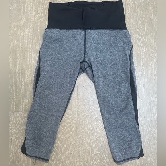Lululemon cropped grey & black leggings. 🏃♀️ - Picture 2 of 6